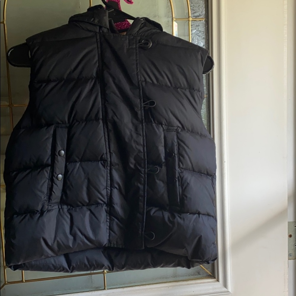Sleeveless jacket